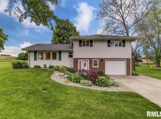 45 Horseshoe Dr, Springfield, IL 62702