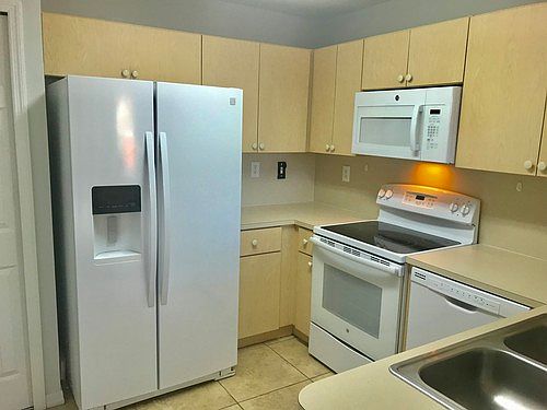 4th image of 728 SW 106th Ave