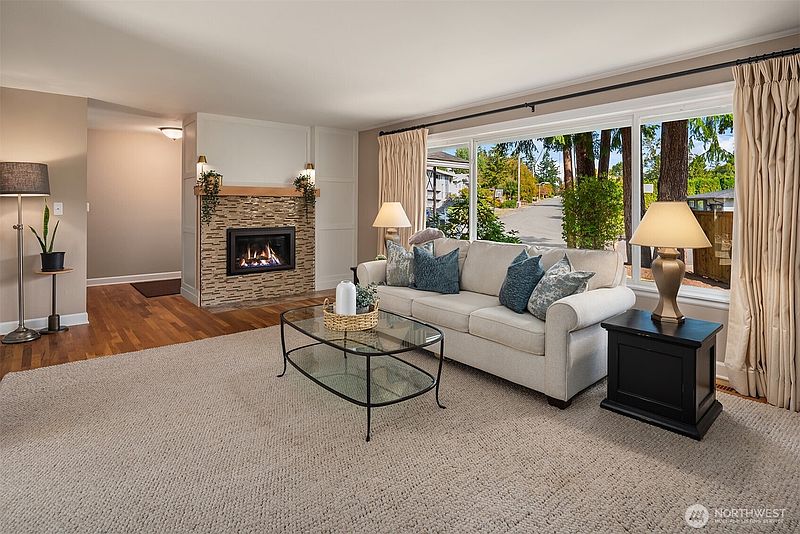5th image of 1825 Camas Avenue NE