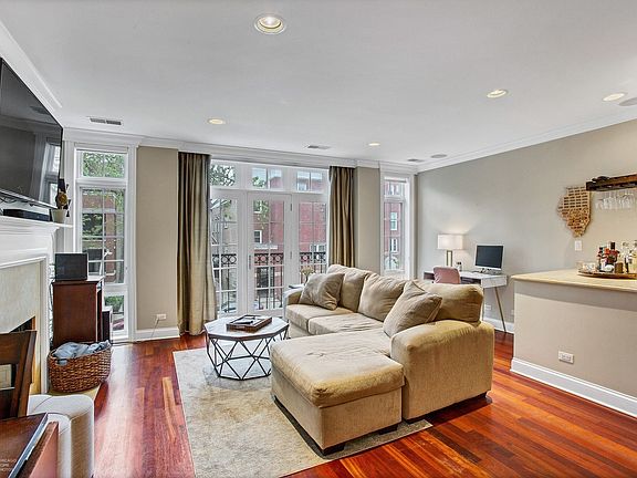 5th image of 3251 N Kenmore Ave #2