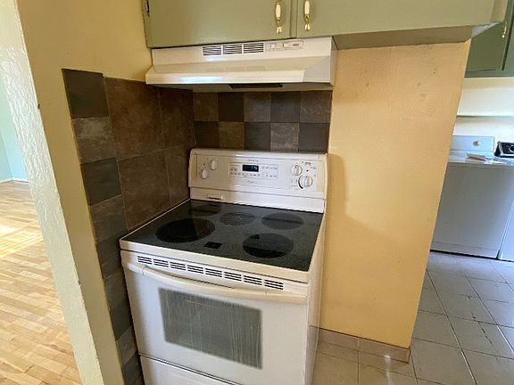 5th image of 4813 S Pine St