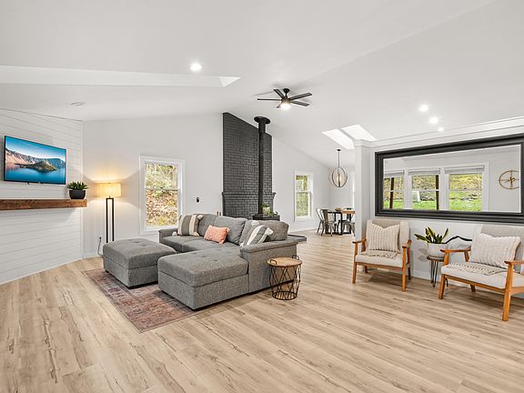 5th image of 170 Pine Ridge Dr