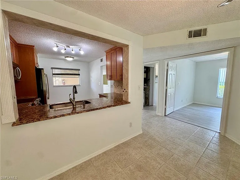 661 Squire Cir #101 — Photo 15