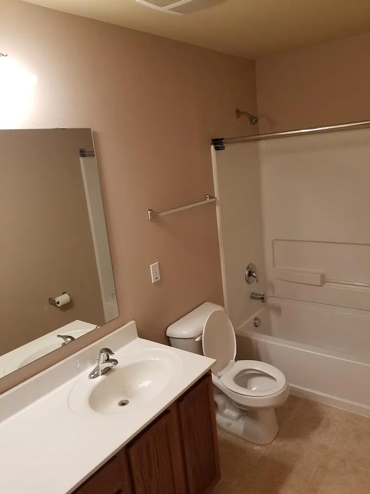 3 bed, 1557 sqft, $2,000 — Photo 3