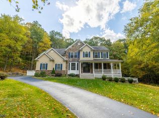 14 Forest Ridge Dr, Hackettstown, NJ 07840