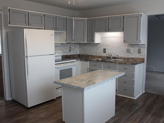 3rd image of 1002 Oak St APT 2