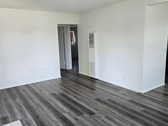 4th image of 2530 & 2602 S Rosewood Ave #D-2602