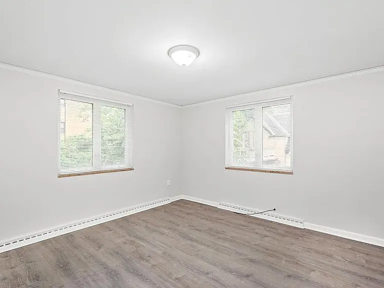 5923 Howe St #5 — Photo 2