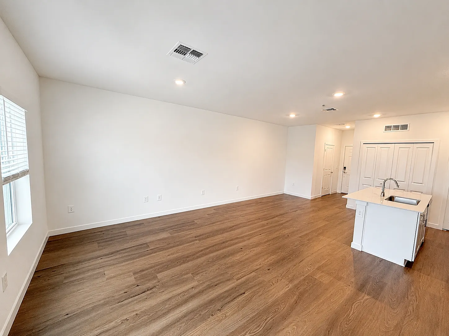 3 bed, 2.5 bath, 1339 sqft, $1,750 — Photo 4
