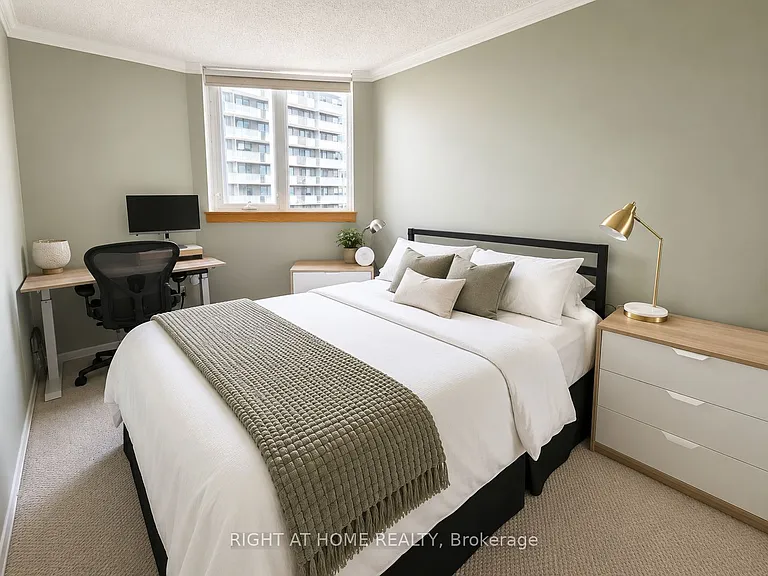 1055 Bay St #Penthouse 12 — Photo 13