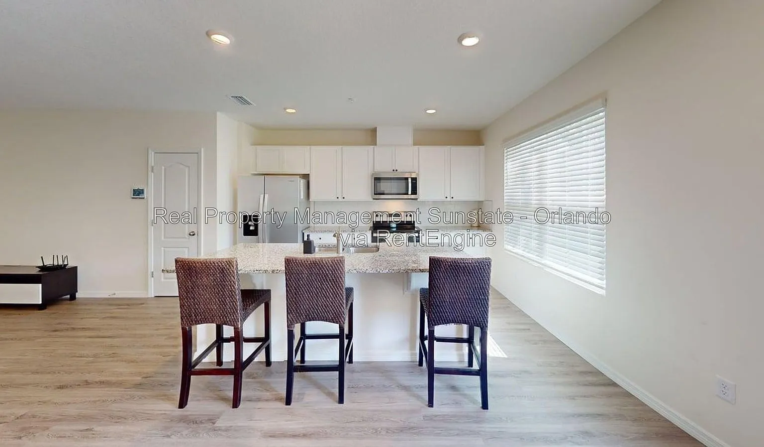 3 bed, 2.5 bath, 1568 sqft, $2,400 — Photo 4