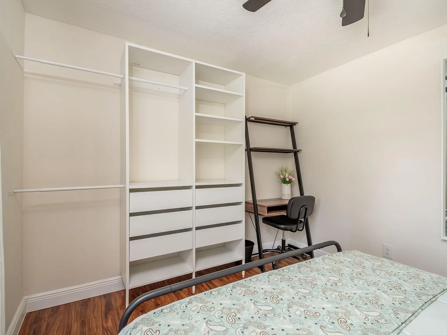 4 bed, 4.0 bath, 1909 sqft, $866 — Photo 3