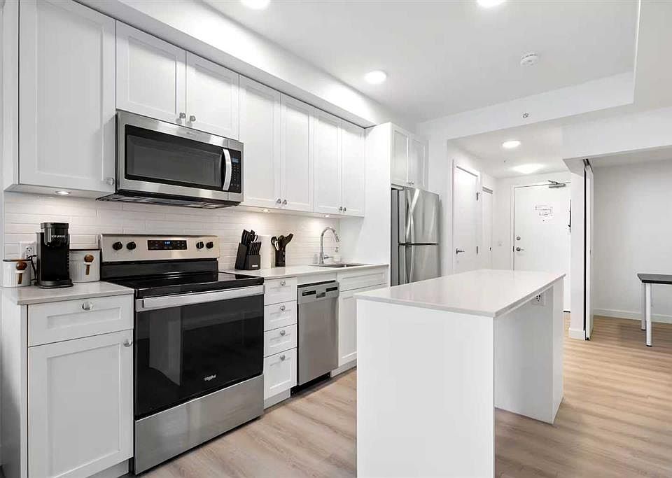 1st image of 123 4th St NE #405