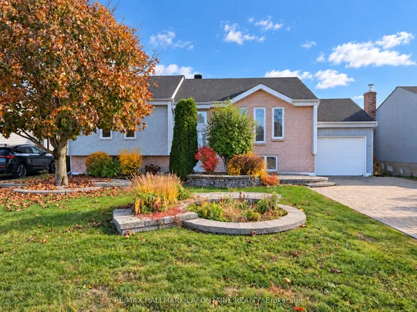 906 Royal Ave, Hawkesbury, ON K6A 3K1