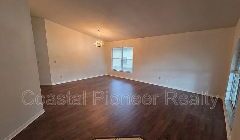1731 Wakefield Dr — Photo 4