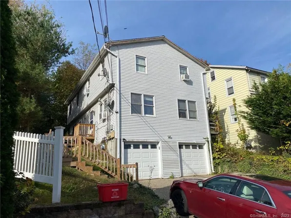 220 Emmett Avenue, Derby, CT 06418