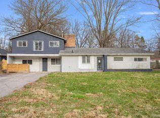 22164 Berg Rd, Southfield, MI 48033