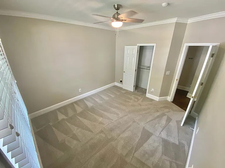 416 E Tremont Ave — Photo 15