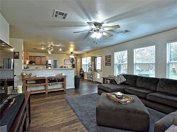 4th image of 120 Sylvan St
