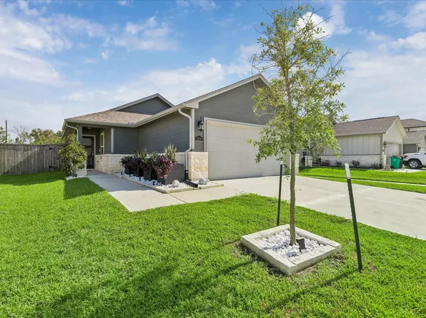 2826 Trinity Cove Dr, Crosby, TX 77532