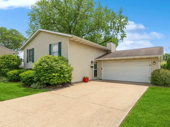 5014 44th Avenue Ct, Moline, IL 61265