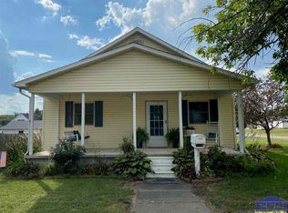 907 S 6th St, Clinton, IN 47842