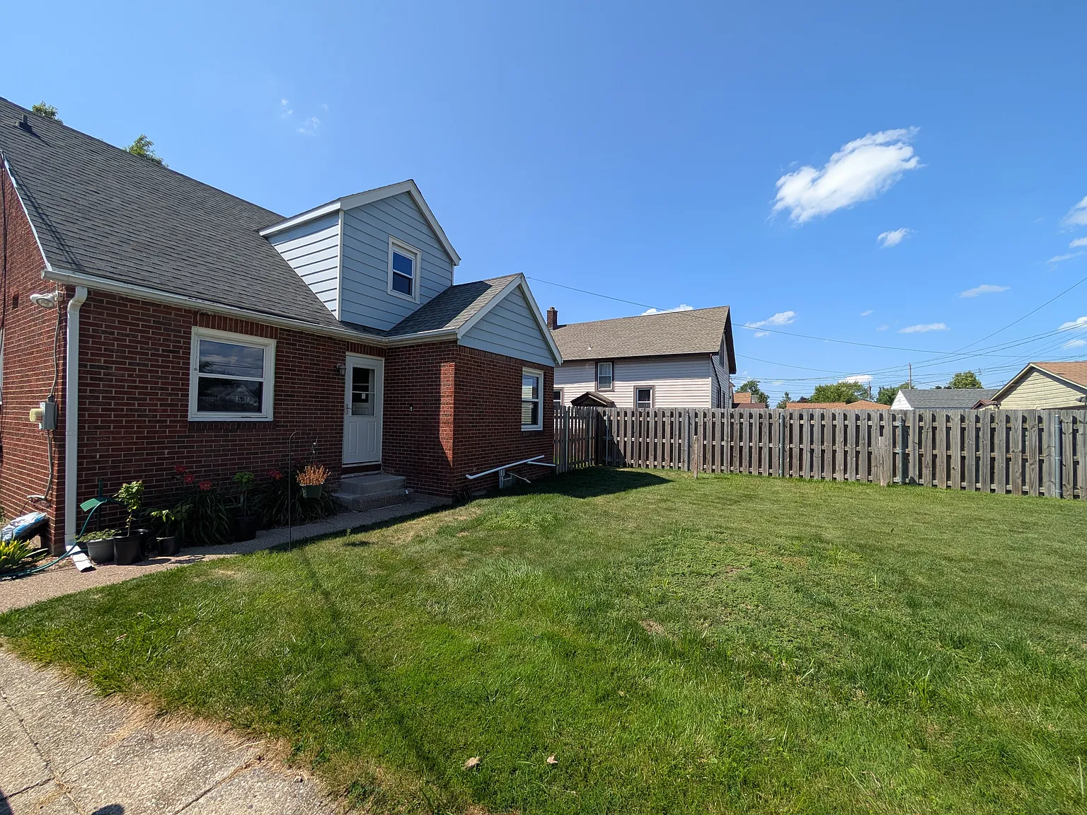 3 bed, 1440 sqft, $2,250 — Photo 2