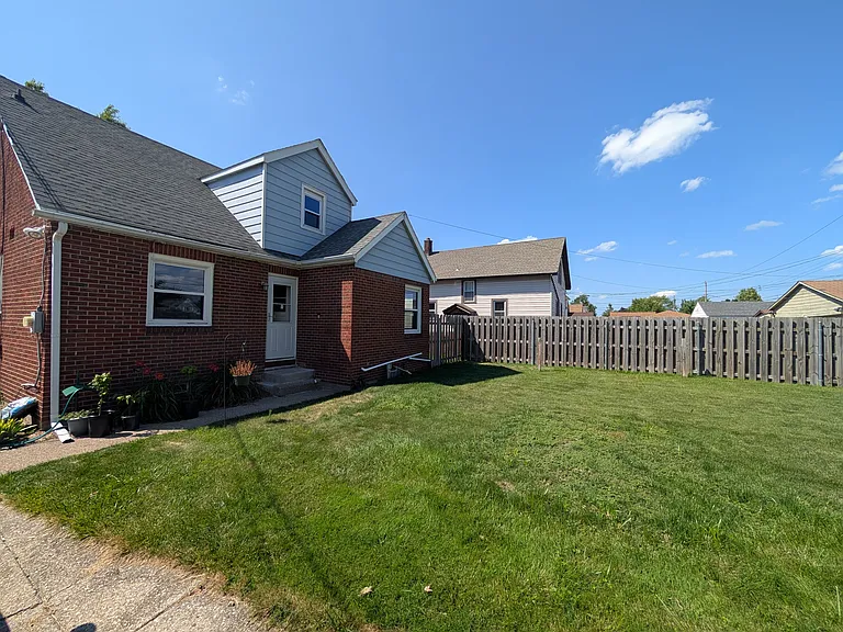 25 Wendel Ave — Photo 2