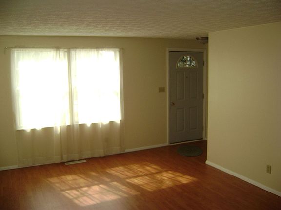 4th image of 2514 Hingham Ln