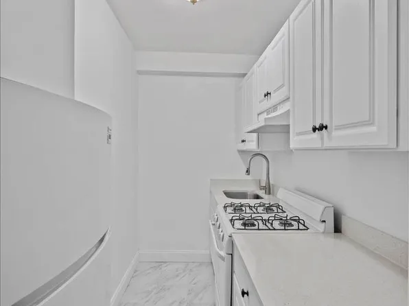2102 Holland Avenue 6D image 2 of 9