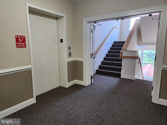 2nd image of 1600 Martha Ct Unit 301