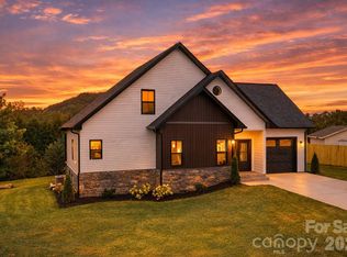 38 Red Laurel Ct, Hendersonville, NC 28792