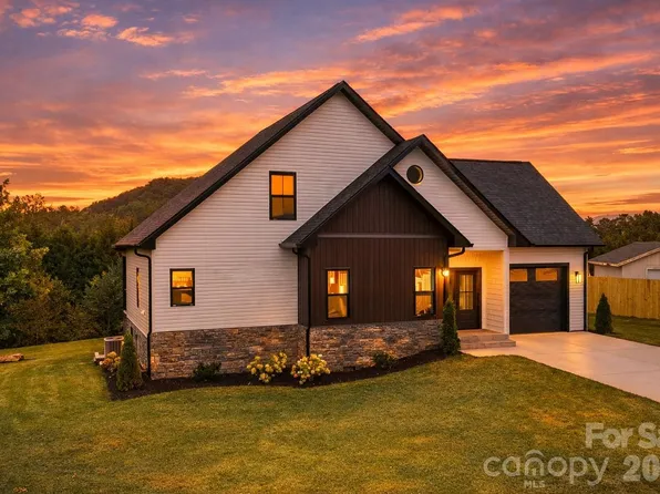 38 Red Laurel Ct, Hendersonville, NC 28792