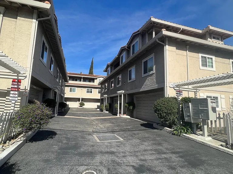 1451 Main St #2 — Photo 7