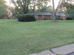 215 Barker Ln, Ballwin, MO 63021