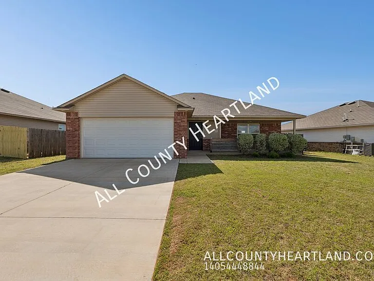 933 S Blackjack Ln — Photo 1