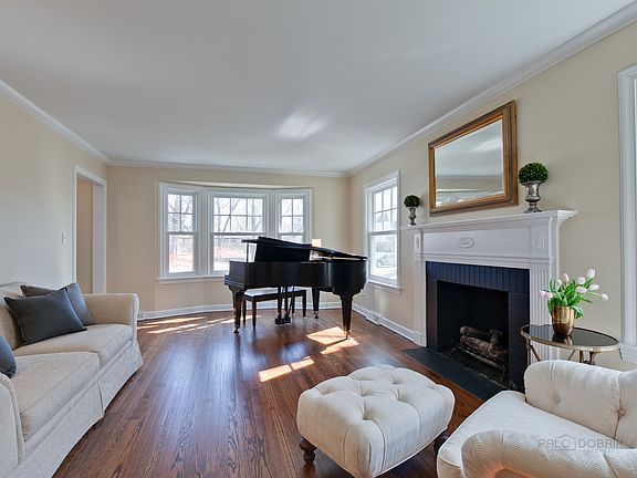 4th image of 1550 Woodbine Ct