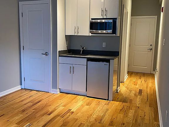 3rd image of 535 N Budd St #Cc2