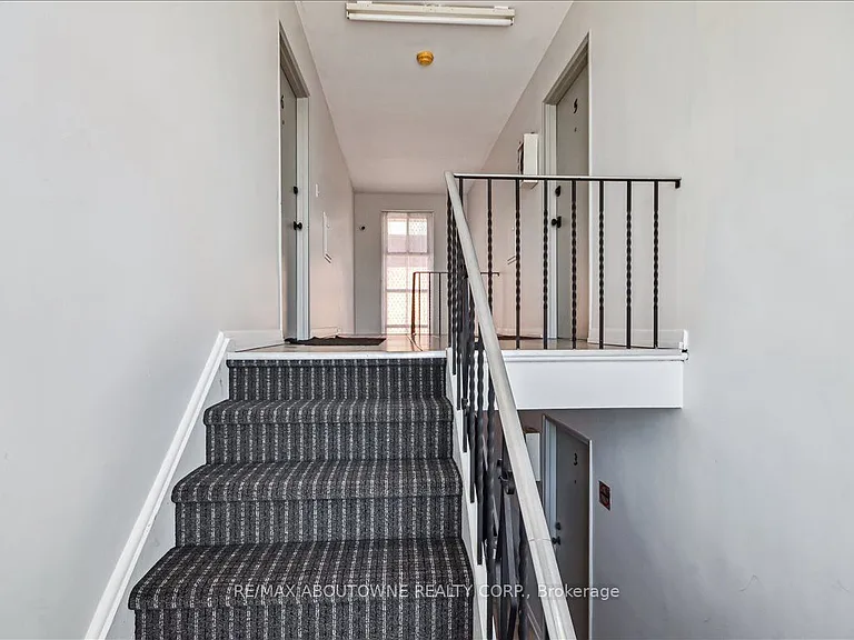 2 Wesley St #5 — Photo 3