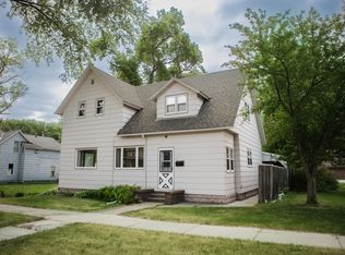 111 W 9th St, Morris, MN 56267