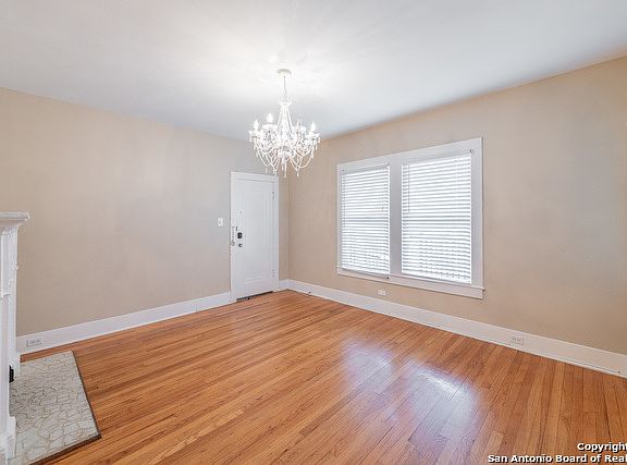 4th image of 146 E Agarita Ave #D