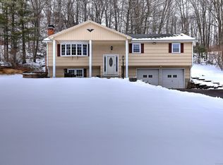 227 Rimmon Rd, North Haven, CT 06473