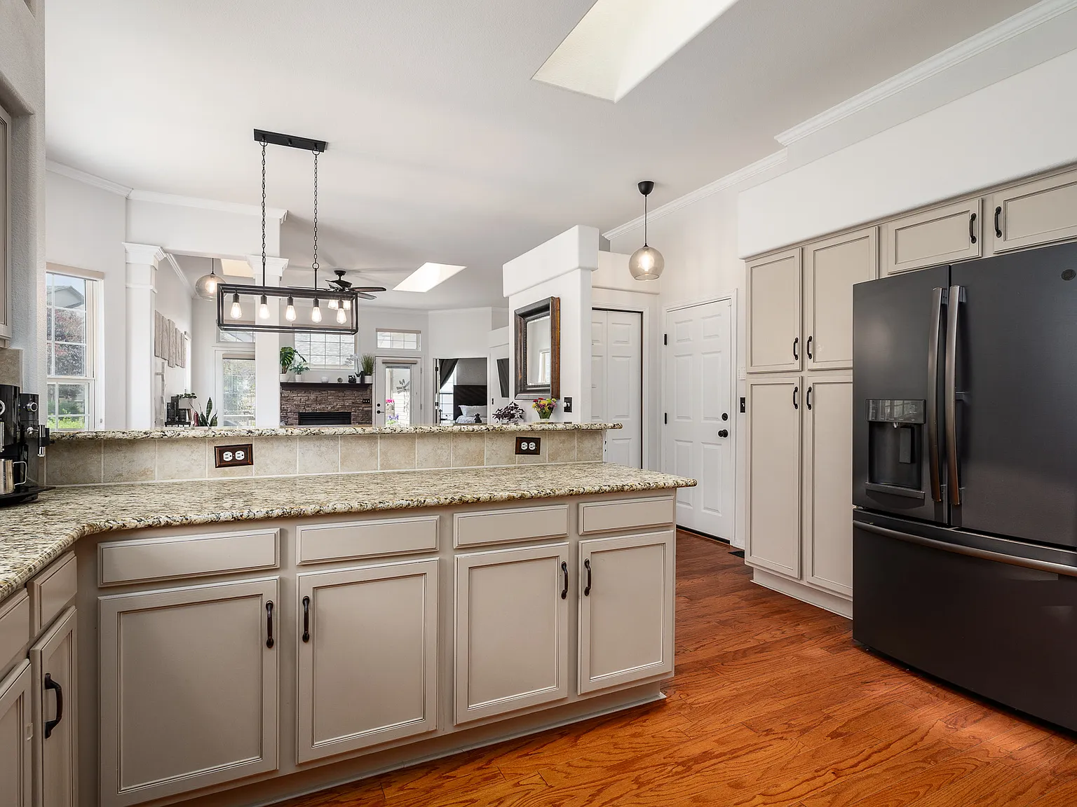 4 bed, 2535 sqft, $2,750 — Photo 4
