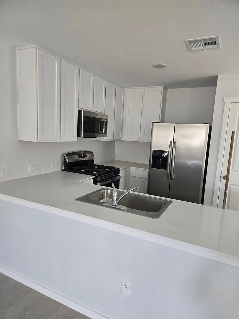 Is new home 2026 3 bed 2 bat — Photo 4