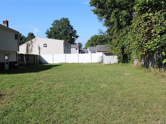 4th image of 50 Henderson Dr