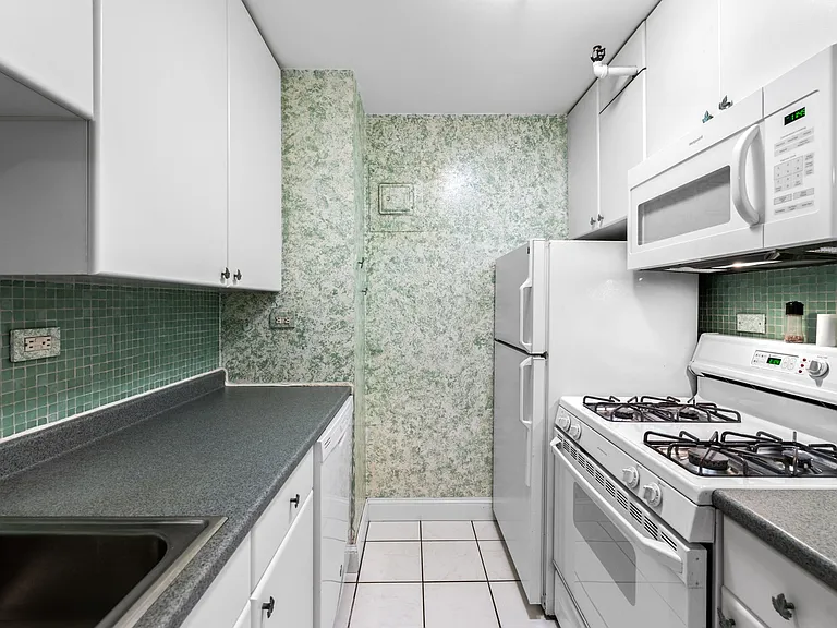 151 Tremont St #17J — Photo 30