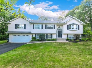 8 Cambridge Rd, Highland Mills, NY 10930