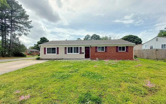 329 Bernice Pl — Photo 1