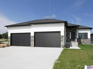 449 Half Moon Dr, Lincoln, NE 68527