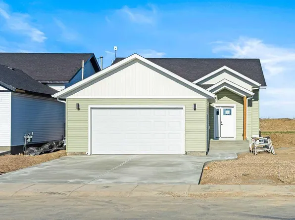 1308 E 56th Ave, Lloydminster, AB T9V 3L3